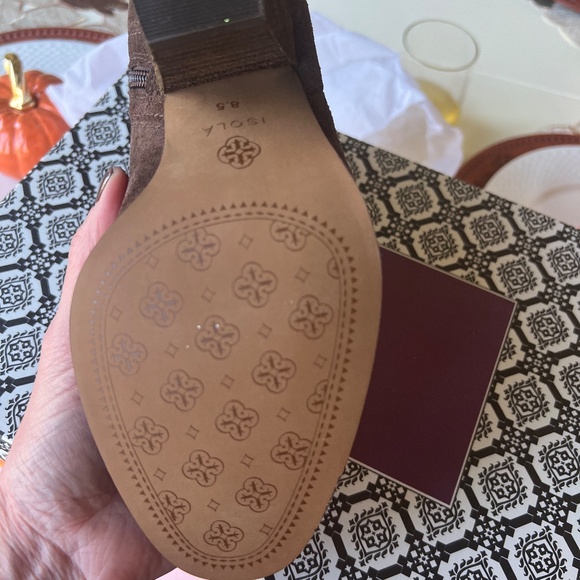 Shoes - Picture 4 of 4